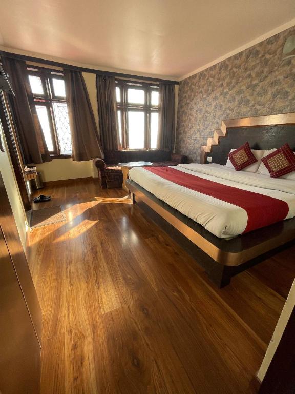 hotel sidharth regency