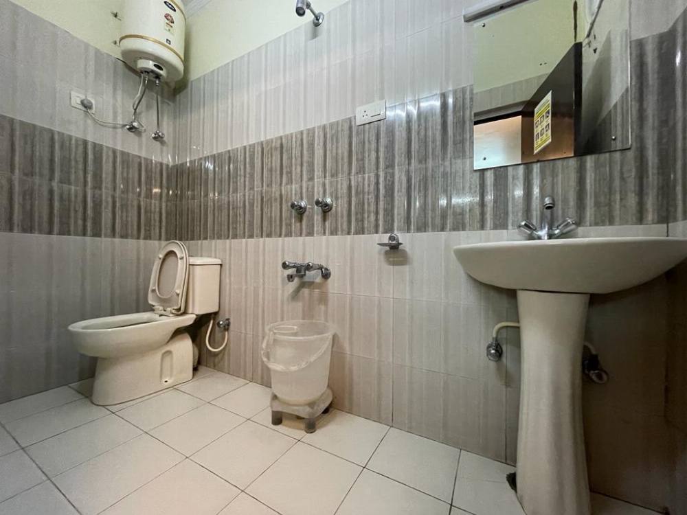 Room image 4
