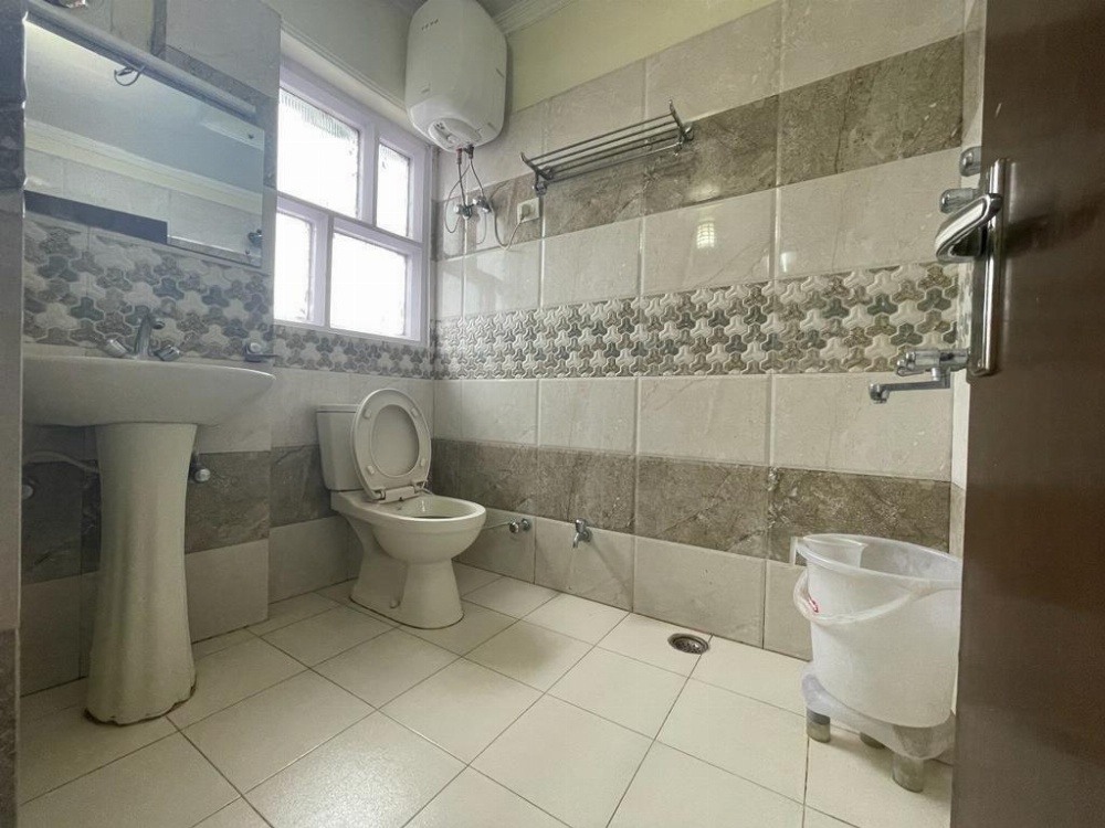 Room image 4